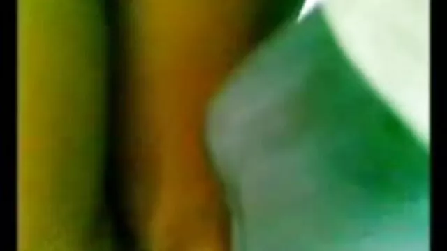 Huilé video sexe dans une voiture et excité
