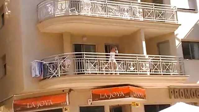 La porn voiture salope portoricaine MZ Natural lèche la chatte noire