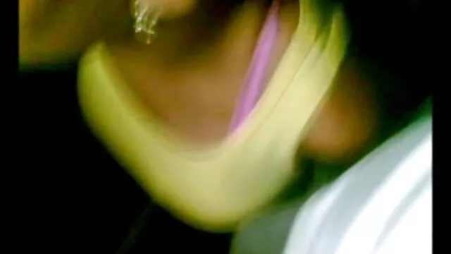 Blonde porn dans une voiture salope baise au travail