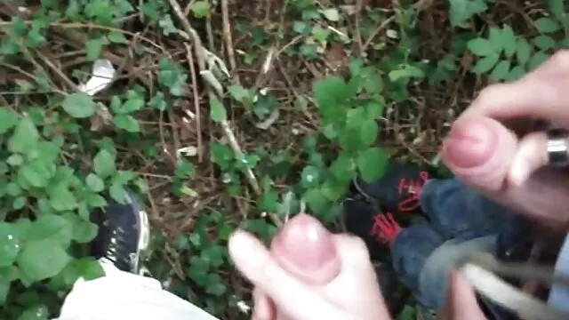 Jeu de souffle d'esclave porn dans la voiture