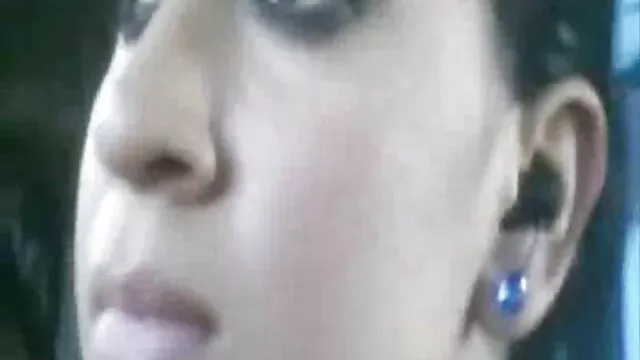 VHS de visage de branlette dans voiture milf mature baisée