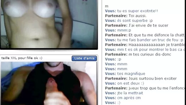 Copines lesbiennes brésiliennes léchant le cul porno dans une voiture