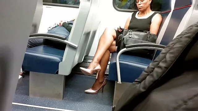 Jouir l'orgasme sur un gode pornovoiture monstre