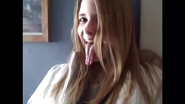 Dane Jones Jeune femme sex video voiture blonde Zazie Skymm footrub