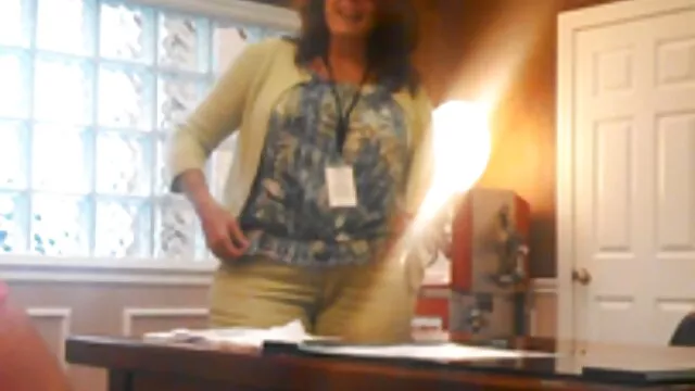 LETSDOEIT - branlette dans voiture La milf tchèque Victoria Pure essaie une nouvelle bite de chatte