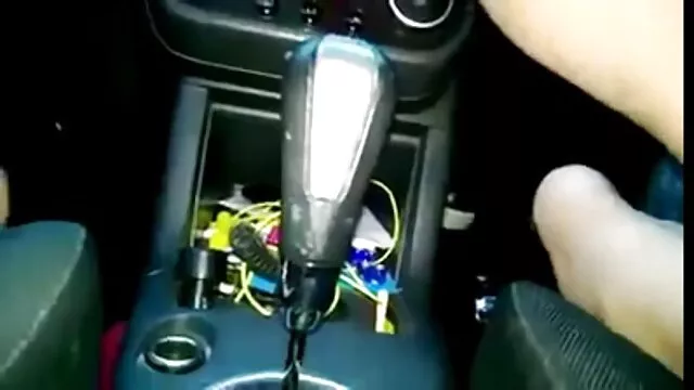 Arika video sexe dans la voiture