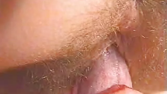 Miss film porno dans une voiture Tigrova se masturbe