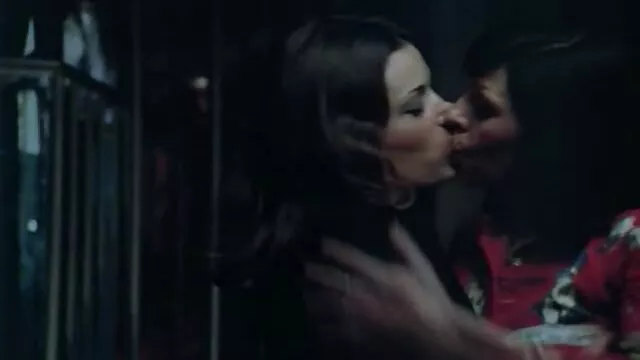 Pipe en POV pendant le video sexe dans une voiture déjeuner